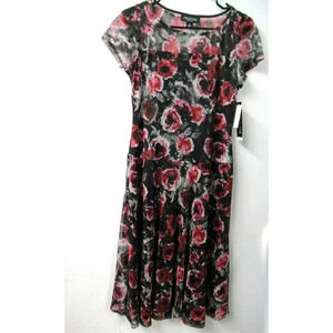 Perceptions New York Short Sleeve Red Black Floral Lace Midi Dress Size Med NWT